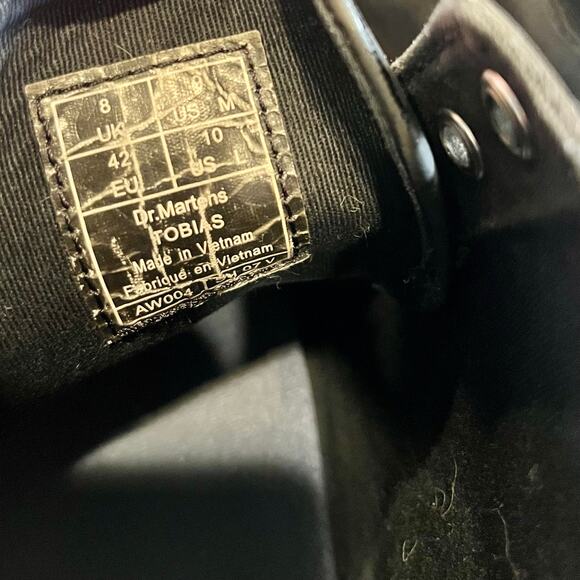 Dr. Martens Tobias 8-Eye Boots – Black Leather AirWair Soles EU 42 - Picture 6 of 6